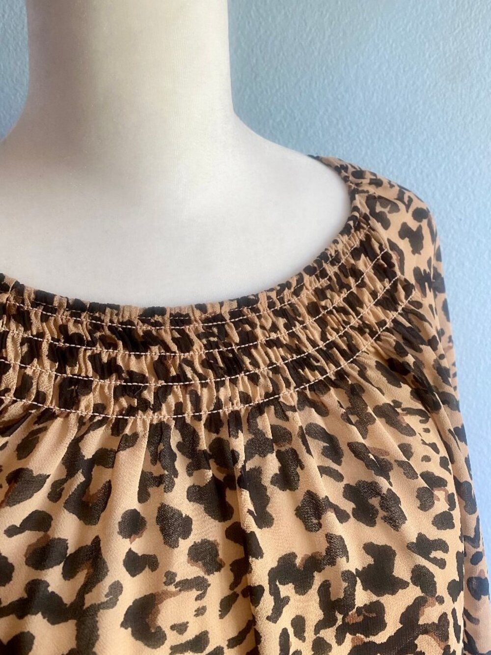 Ava & Viv Plus Size 1X Leopard Print Blouse with Smaocked neck and long sleeves - Picture 2 of 4